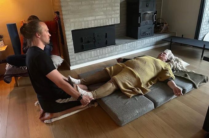 Zachery Funch en séance de massage bien-être